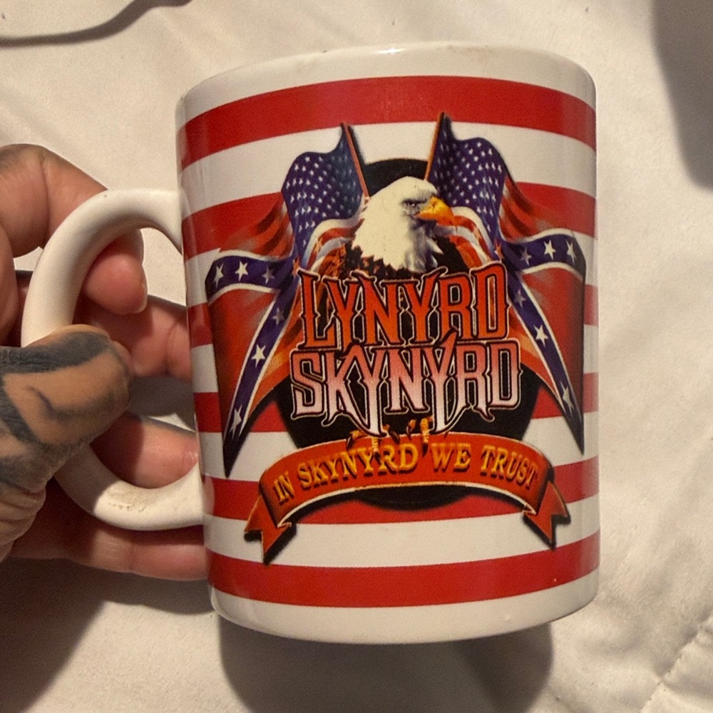 Lynyrd Skynyrd in Skynyrd We Trust mug ☕️